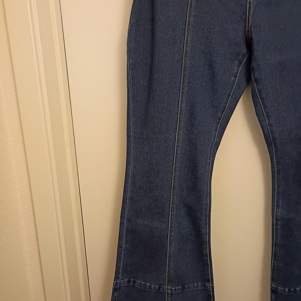 Indigo Thread Co. Women's Blue Flare Jeans Waist 18 Inseam 29 - Picture 3 of 9